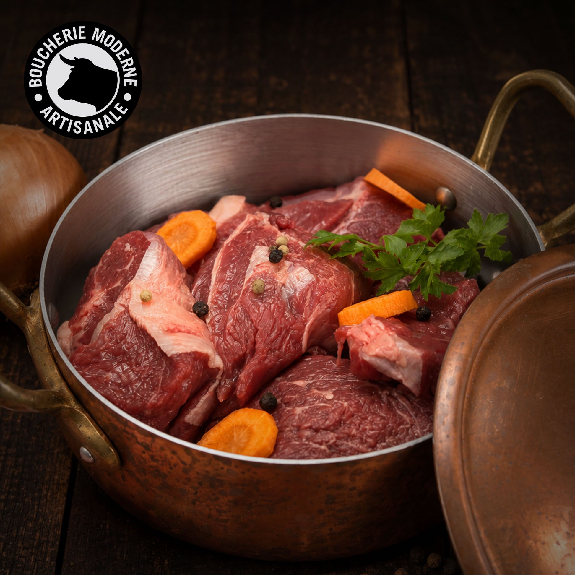 Paleron de bœuf en morceaux, tendre et savoureux, idéal pour plats mijotés.