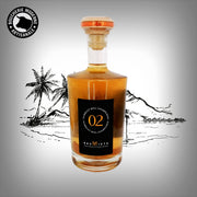 Rhum agricole fruité et délicat, mêlant kumquat frais et miel champenois.