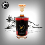 Rhum vieilli aux notes boisées et épicées, sublimé par le tamarin.