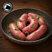 Saucisse du jour, fraîchement préparée par nos bouchers, selon l’inspiration du moment.