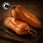 Saucisse de Morteau IGP, fumée au bois de résineux, au goût riche et authentique.