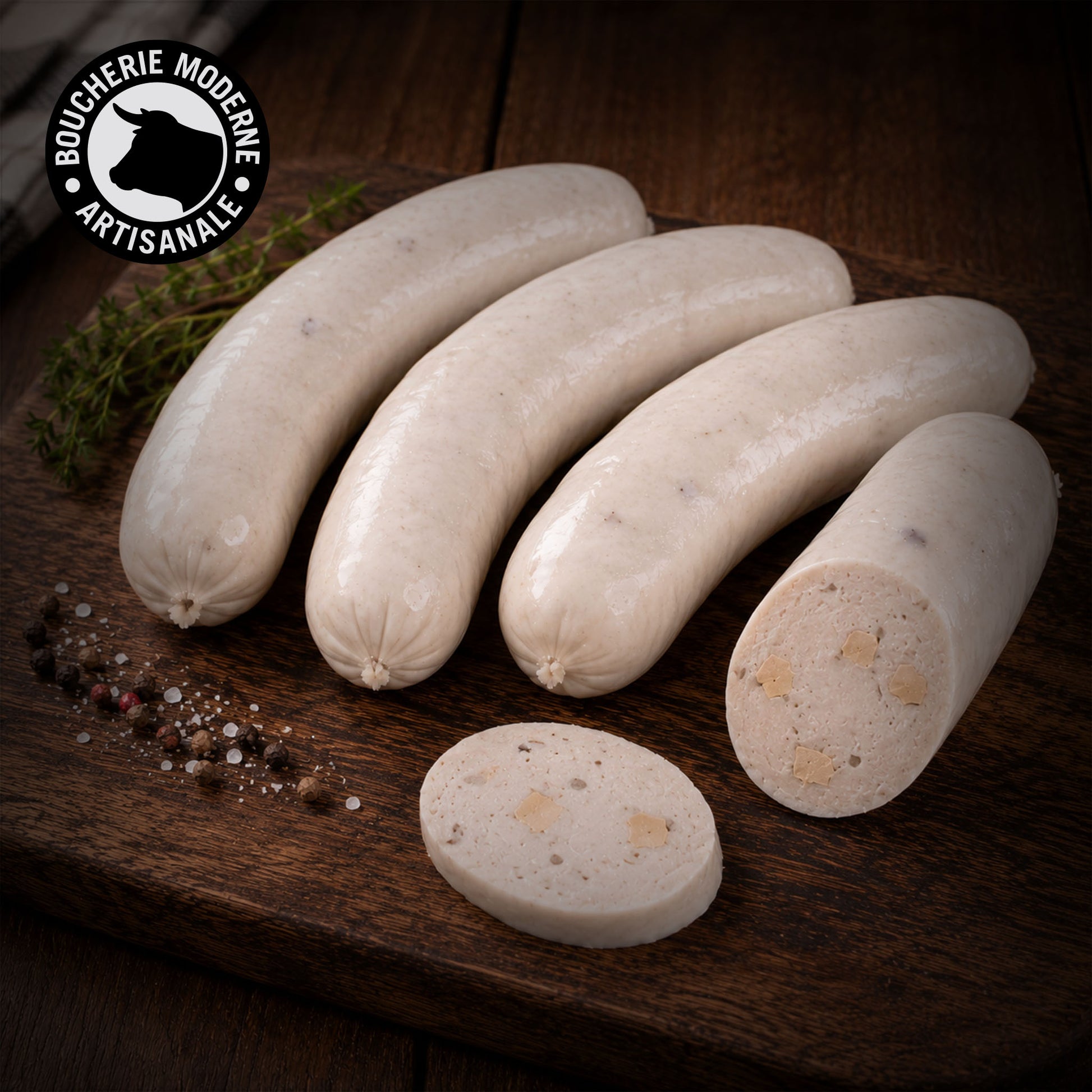 Boudin blanc au foie gras, fondant et raffiné, idéal pour les repas de fête.