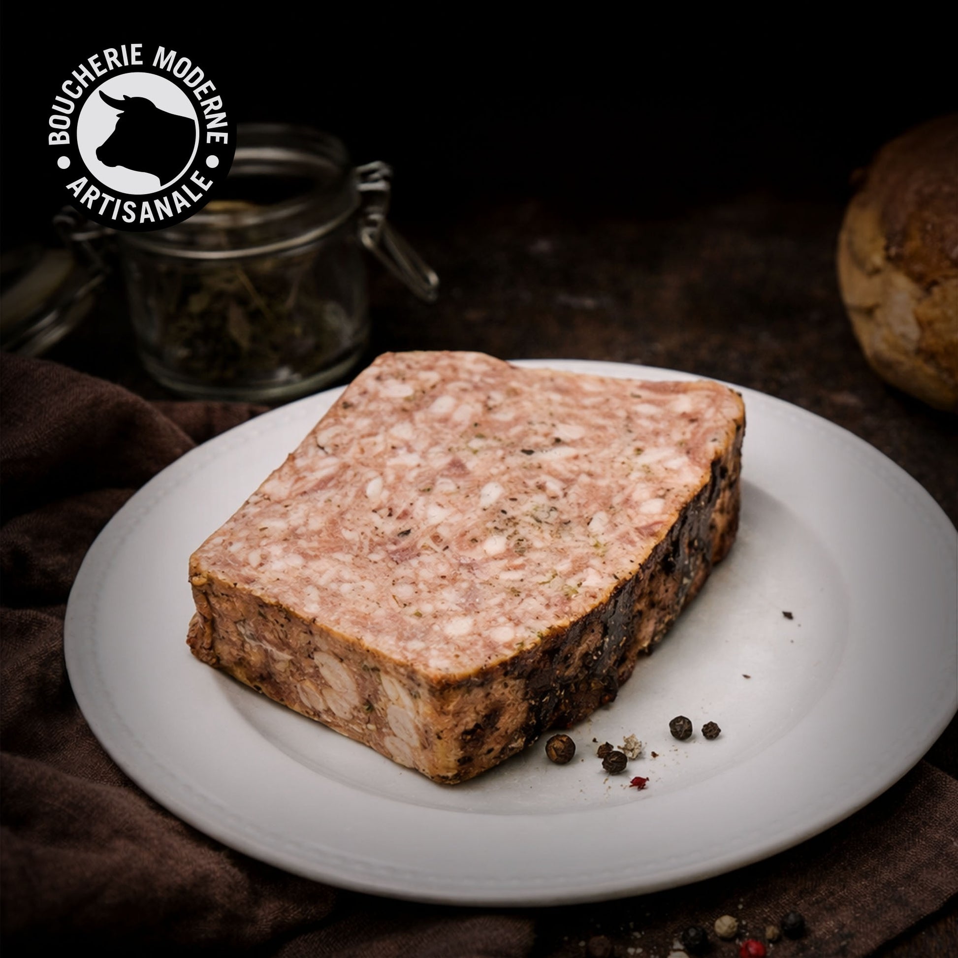 Terrine de Cantal, onctueuse et parfumée, à la touche fromagère du terroir.
