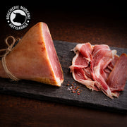 Jambon de Bayonne entier affiné, délicat et fondant.