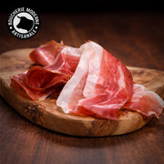 Jambon de Bayonne IGP, affiné 9 mois, tendre et légèrement salé.