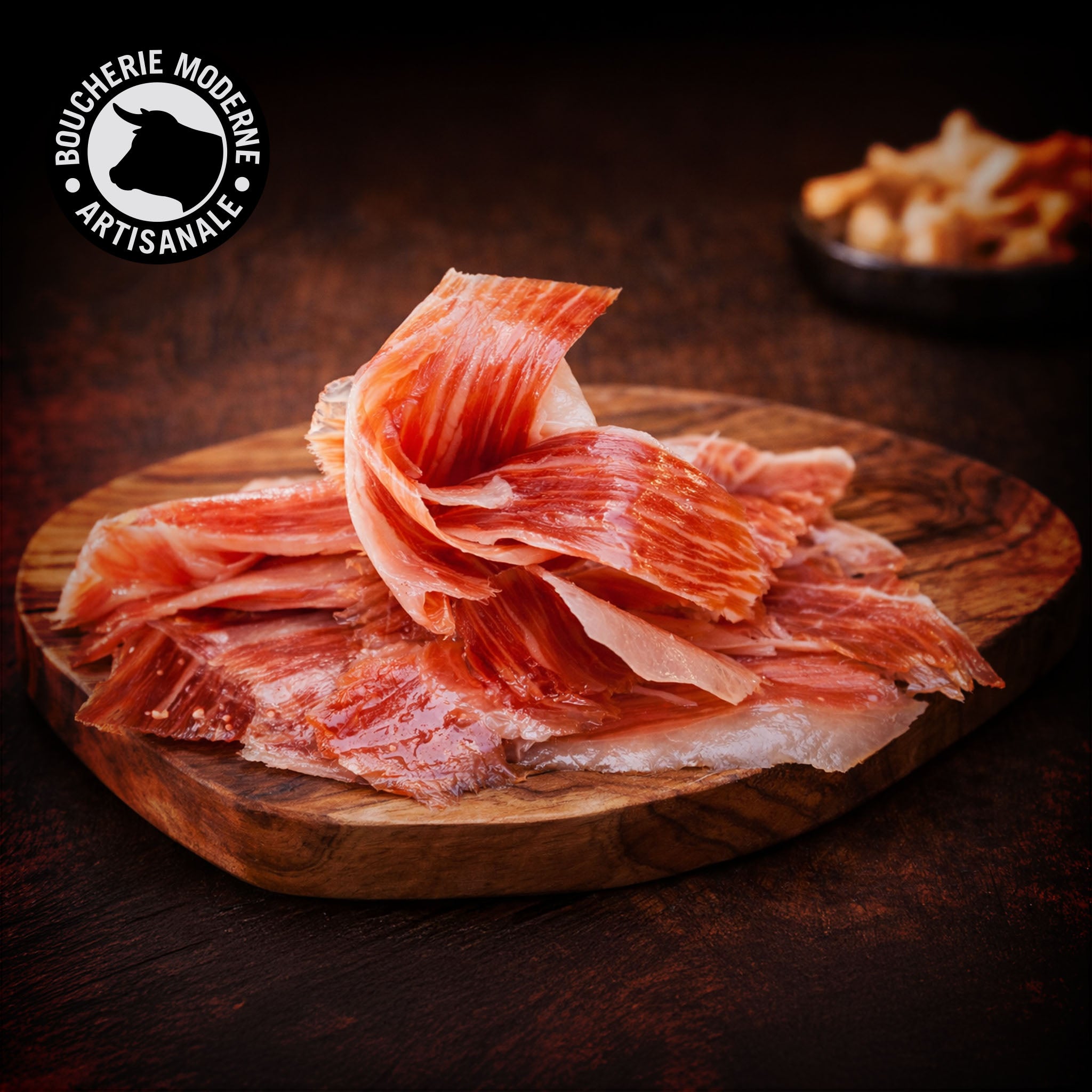 Jambon ibérique affiné, fondant et intense, au goût de noisette typique du porc ibérique.