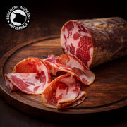 Coppa corse artisanale, affinée lentement et parfumée aux saveurs du maquis.