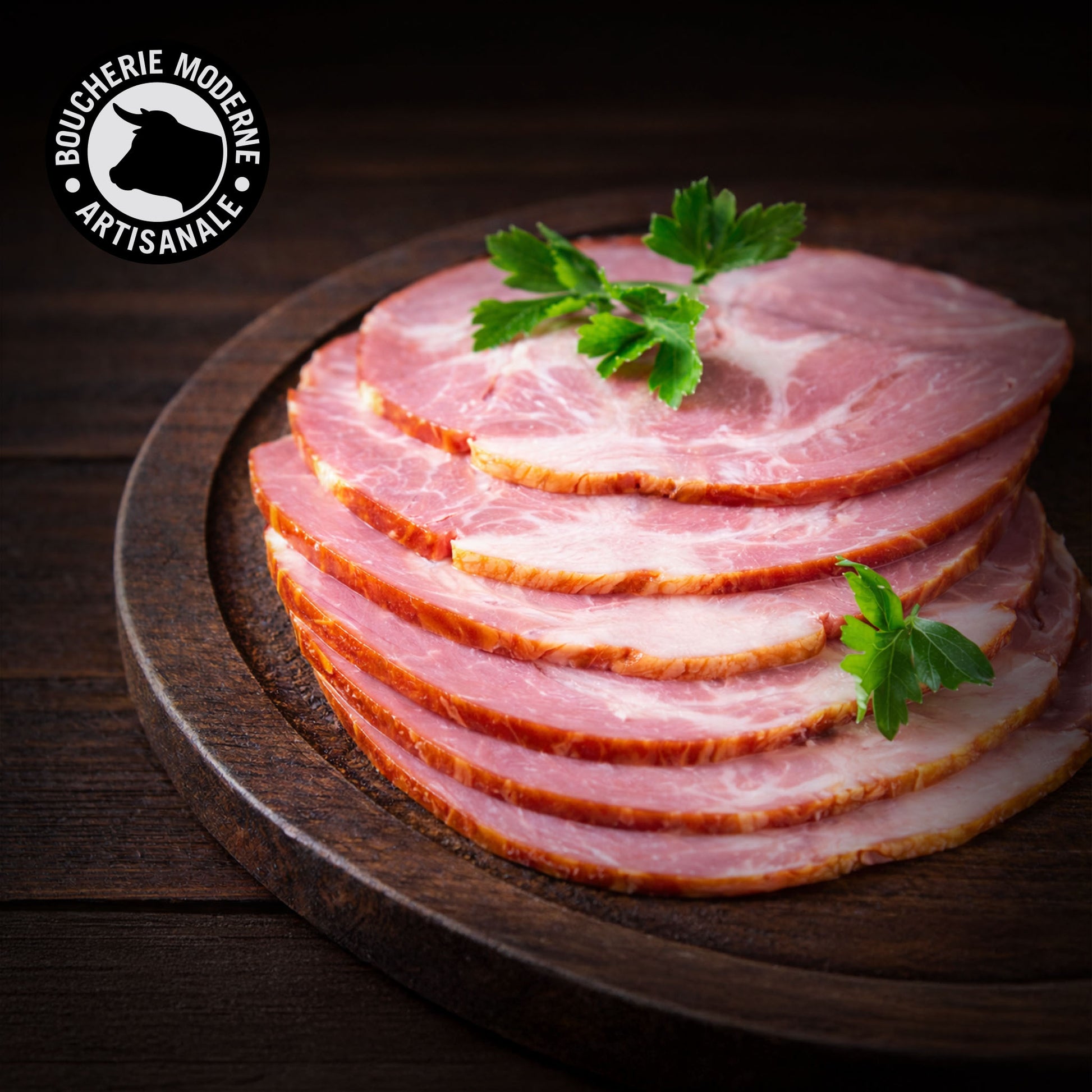 Fines tranches de bacon fumé, savoureuses et croustillantes, idéales pour vos plats et sandwiches.