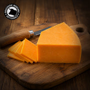 Cheddar anglais affiné, texture souple et goût légèrement salé.