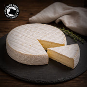 Brie de Meaux AOP, fromage à pâte molle crémeuse et goût franc.