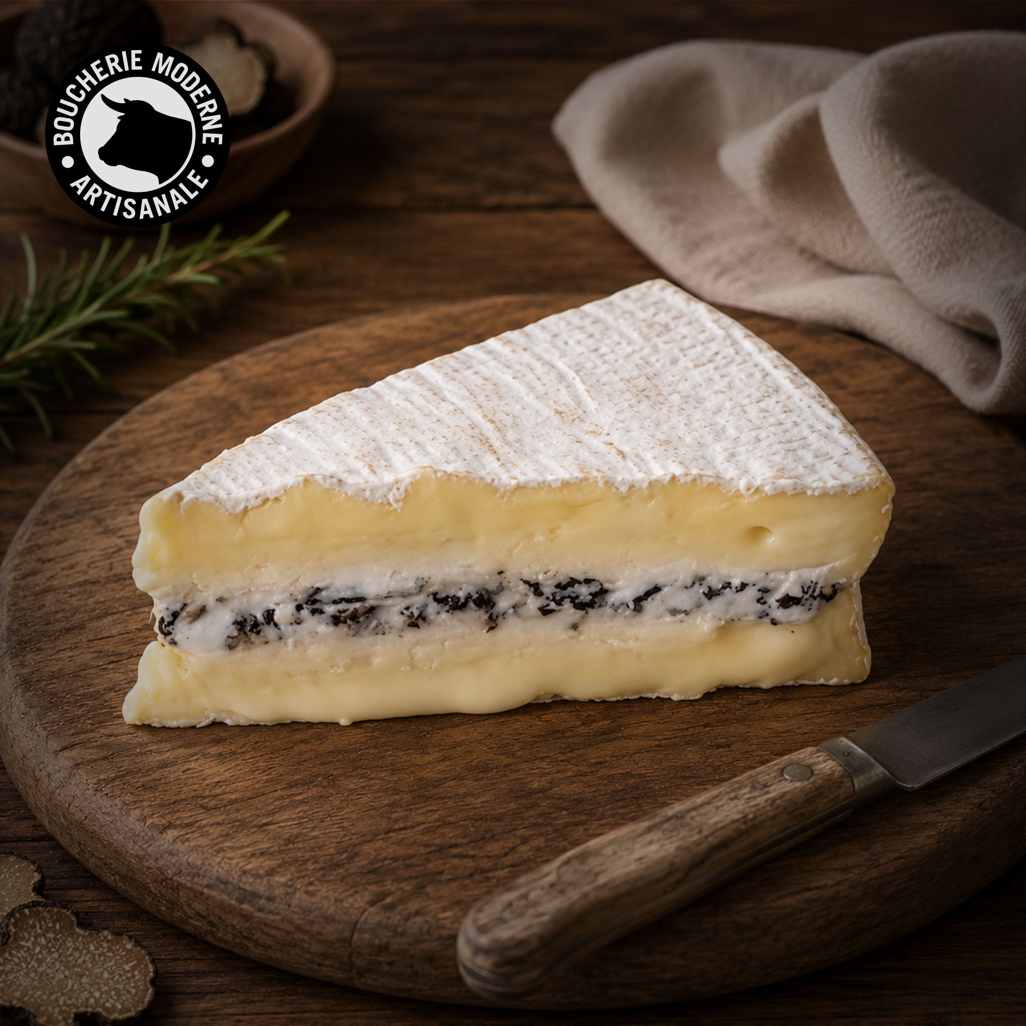 Brie de Meaux AOP, fromage à pâte molle crémeuse et goût franc.