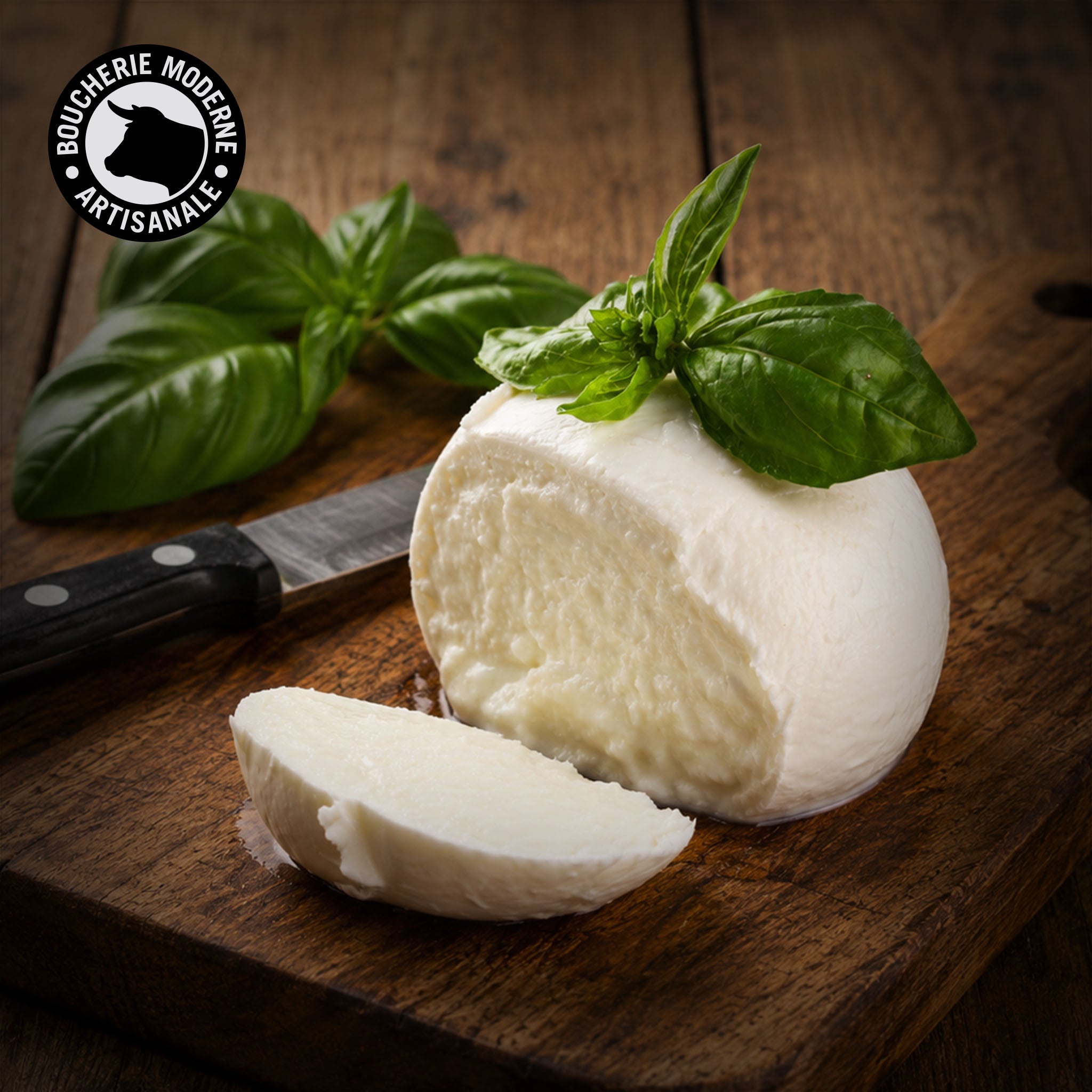 Mozzarella di Bufala AOP, douce, fondante et légèrement acidulée.