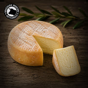 Fromage corse Casanu, goût typé et texture souple, emblème du maquis.