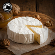 Camembert de Normandie AOP, crémeux et au goût authentique.