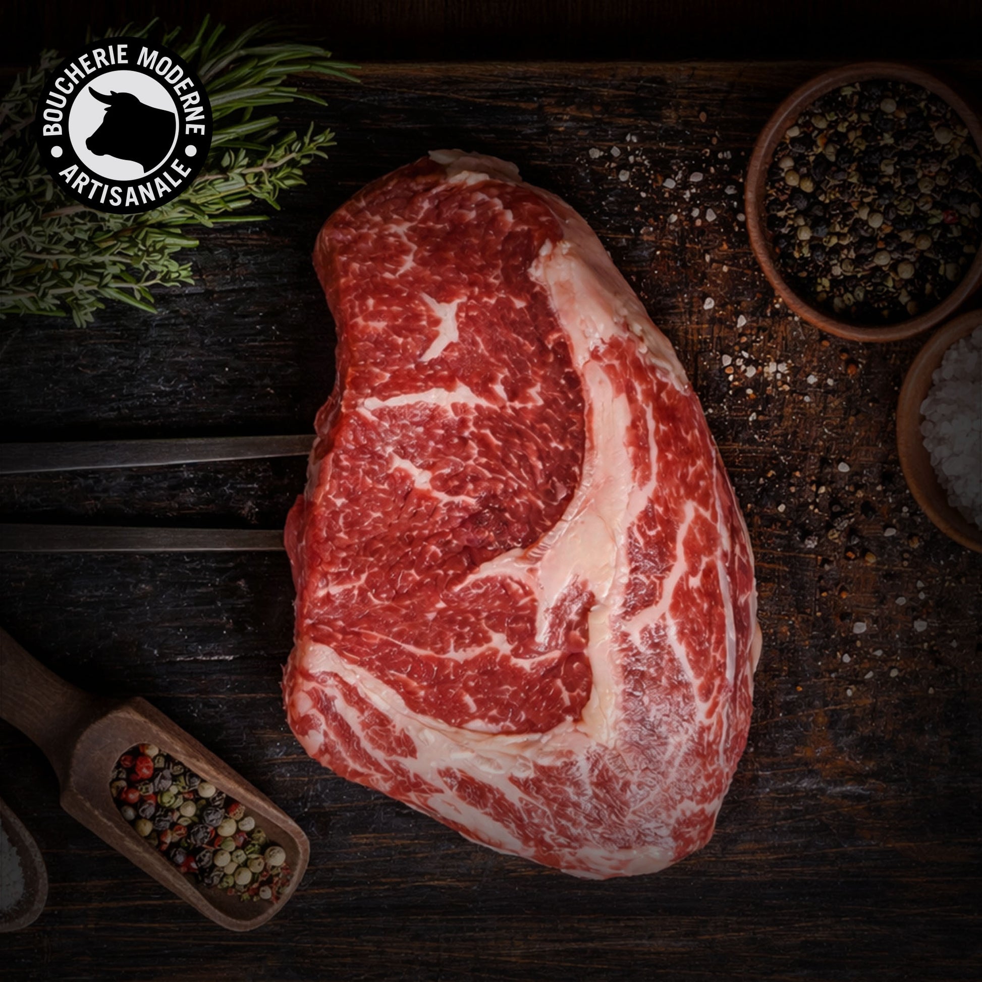 Entrecôte irlandaise généreusement persillée, juteuse et idéale pour une cuisson au grill.