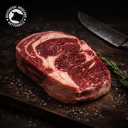 Faux-filet Shorthorn persillé et savoureux, idéal pour une cuisson rapide au grill.