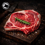 Entrecôte Galloway persillée et généreuse, idéale pour une cuisson vive au grill.
