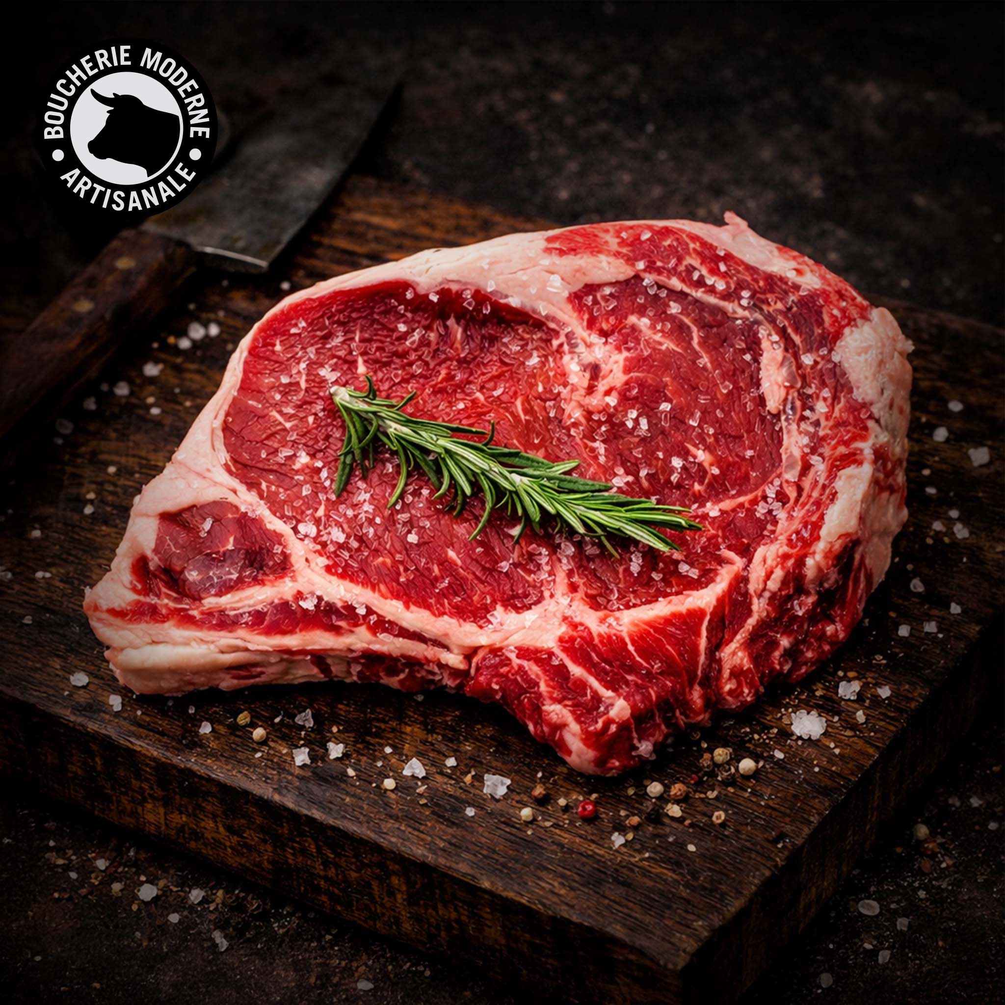 Entrecôte Galloway persillée et généreuse, idéale pour une cuisson vive au grill.