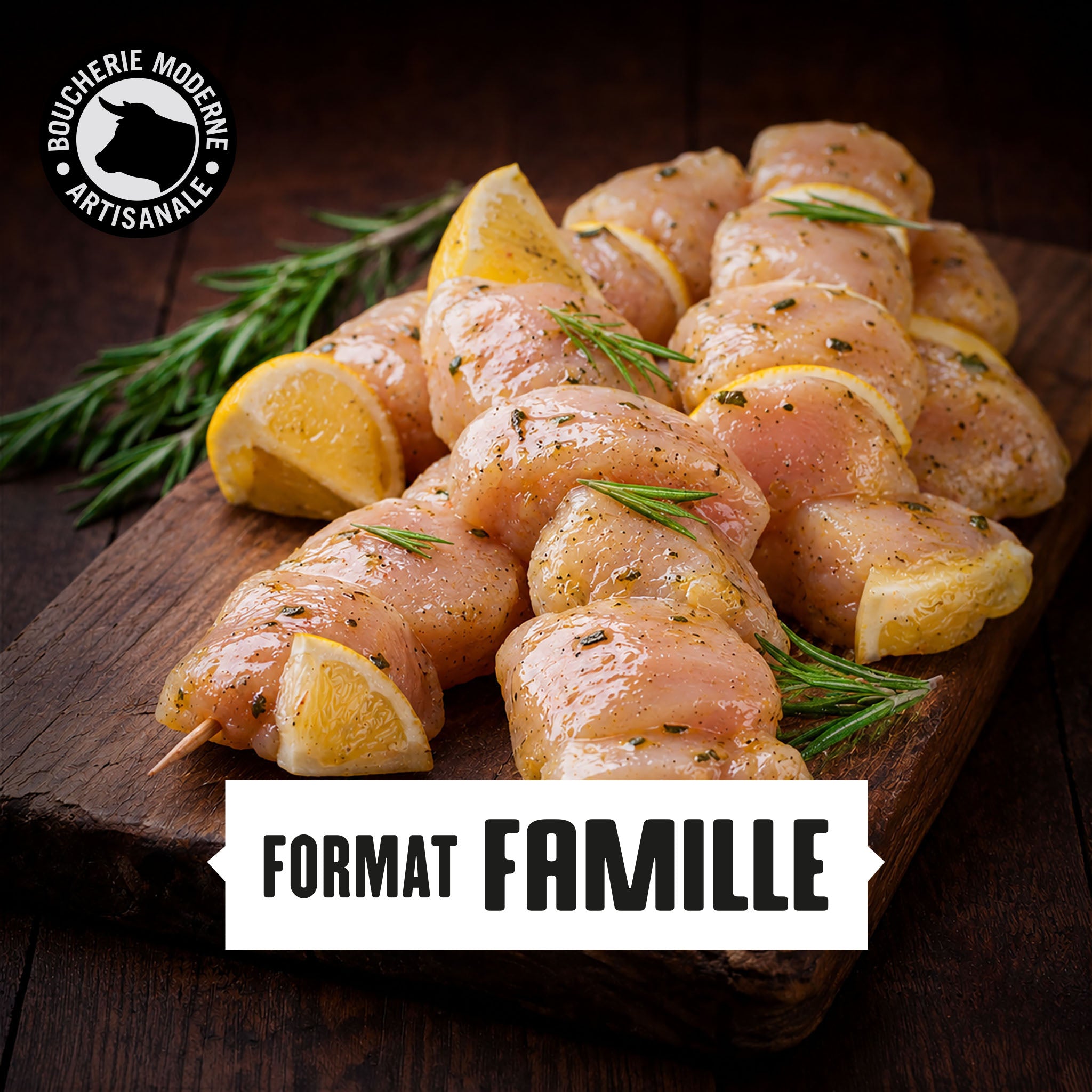 Brochettes de poulet marinées au thym et citron format famille, tendres et ensoleillées.