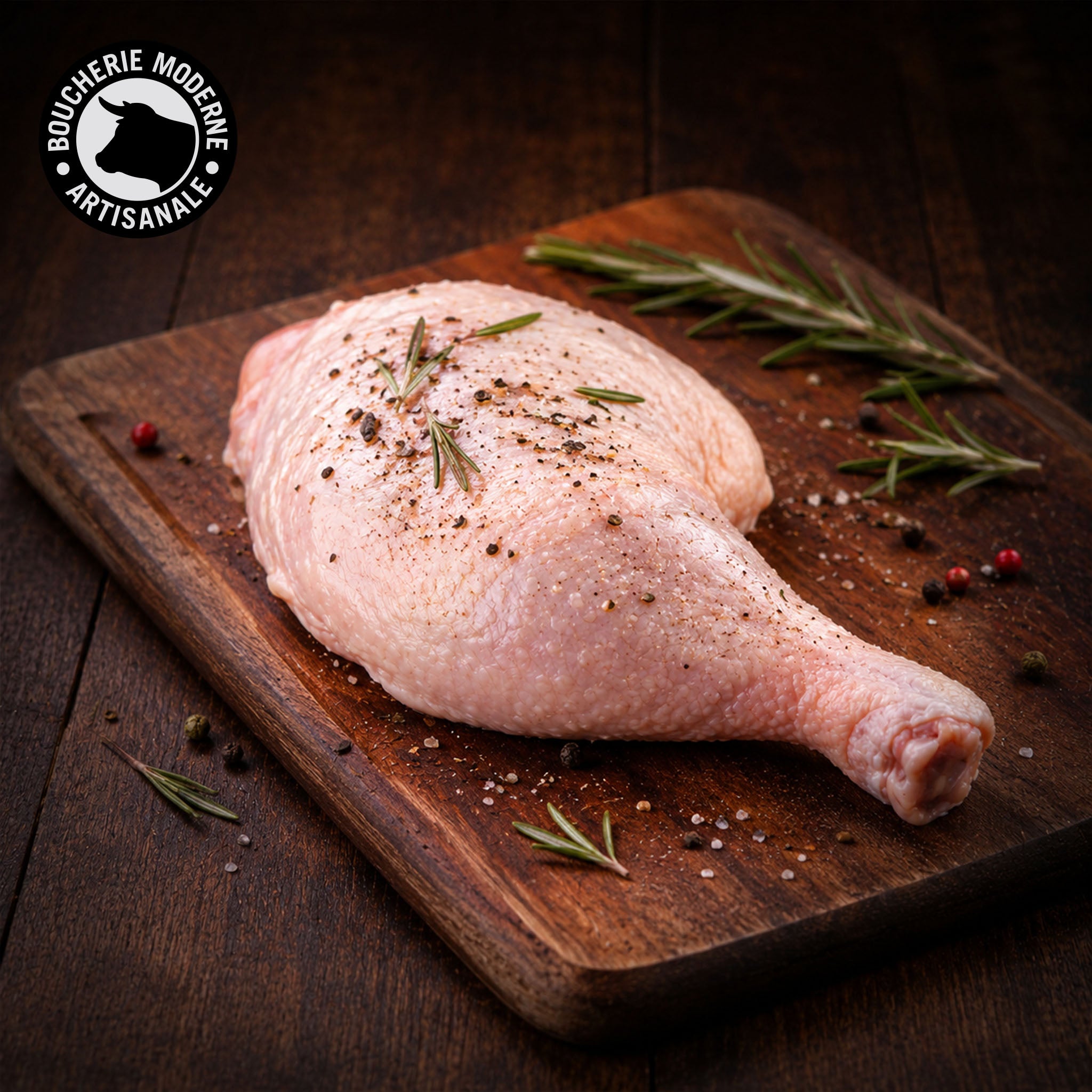 Cuisse de poulet moelleuse et savoureuse, parfaite rôtie ou mijotée.