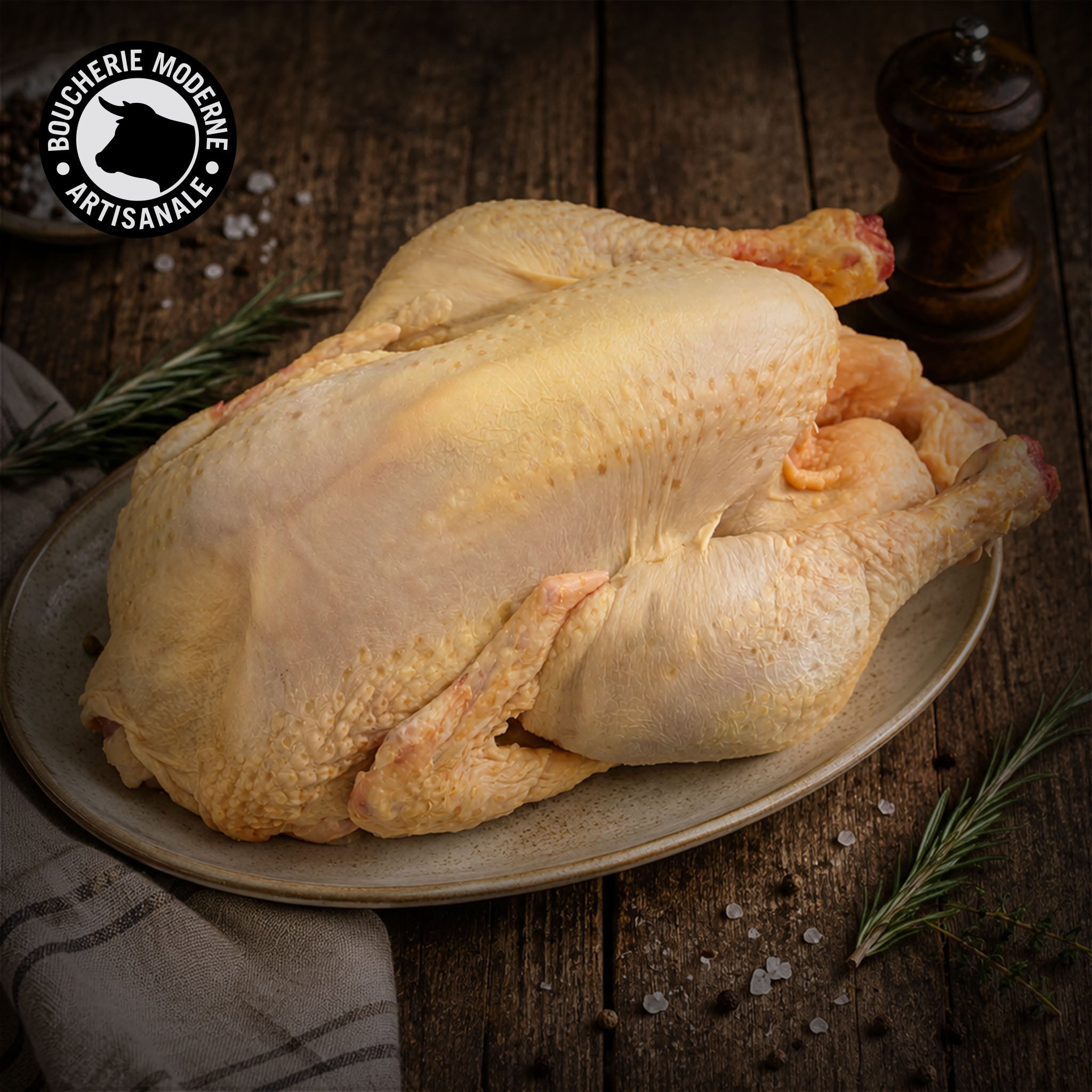 Poulet fermier entier, juteux et savoureux, idéal pour les repas du dimanche.